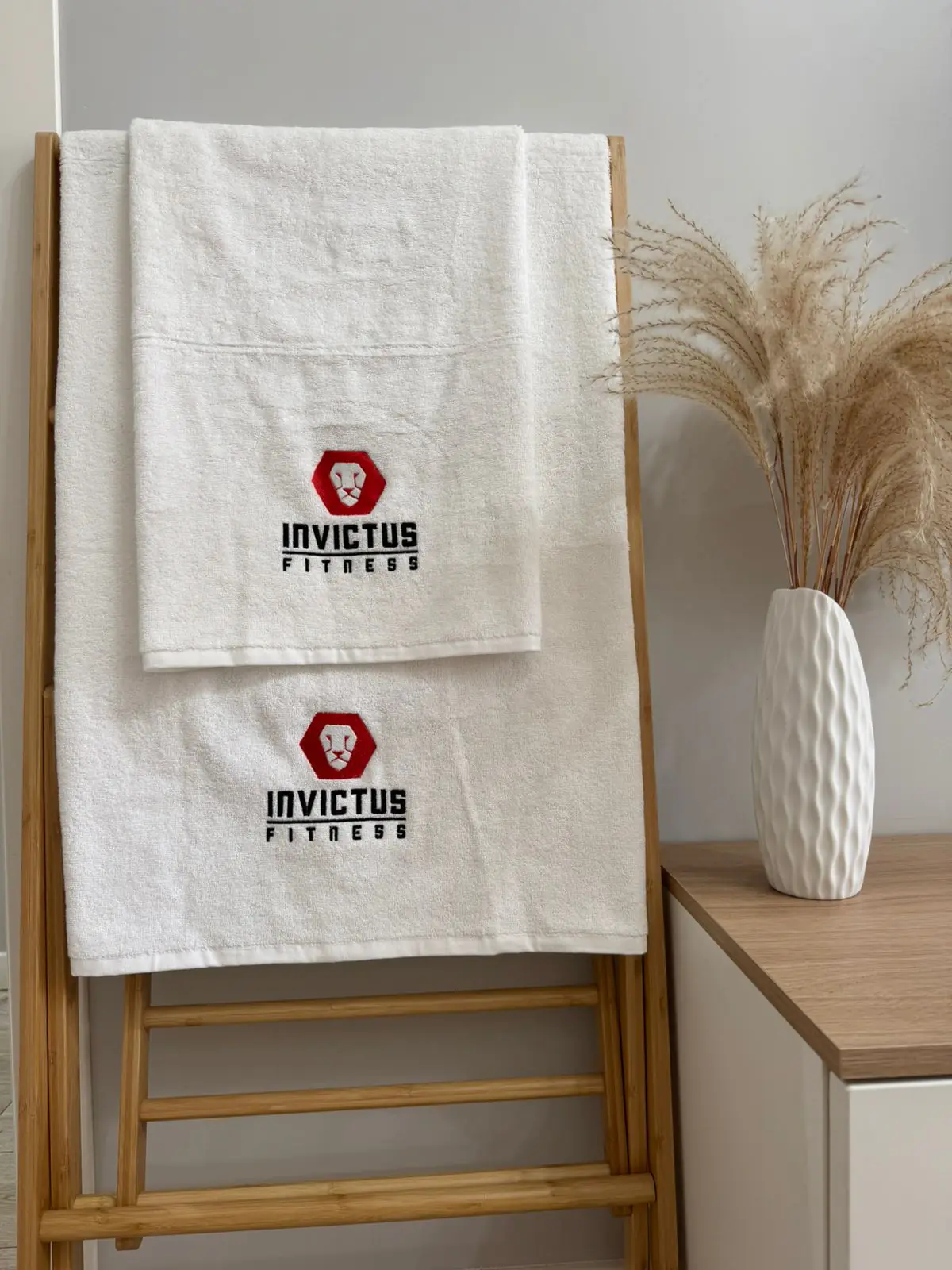 Компьютерная вышивка логотипов на текстиле - брендирование для отелей и SPA